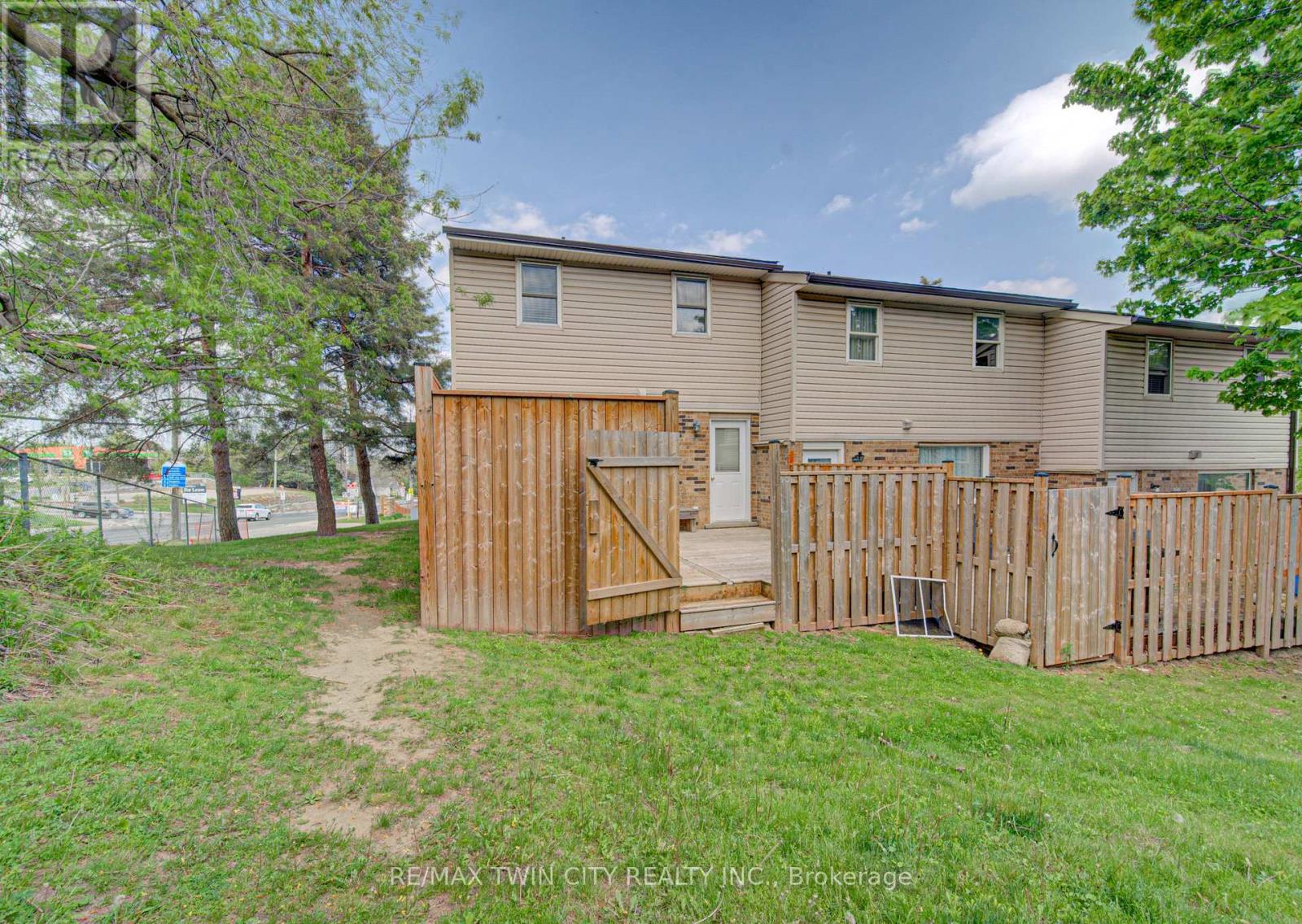 #26 175 CEDAR STREET - 25