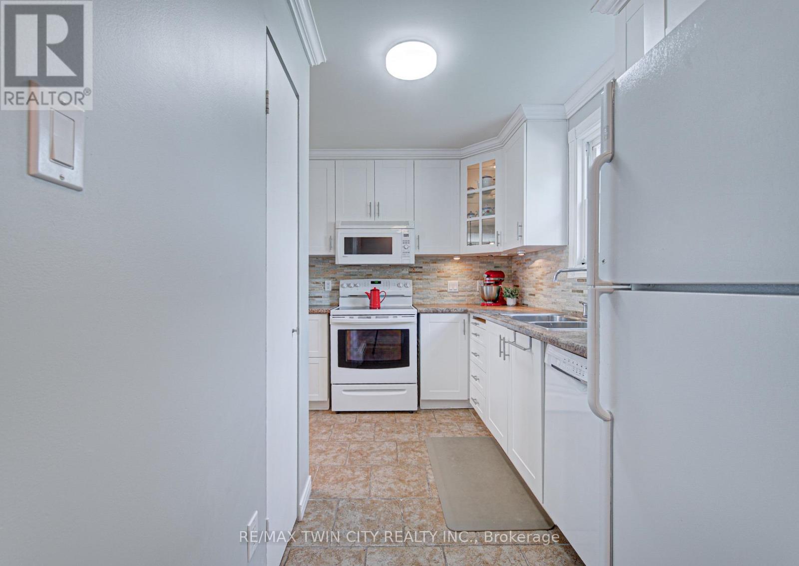 #26 175 CEDAR STREET - 3