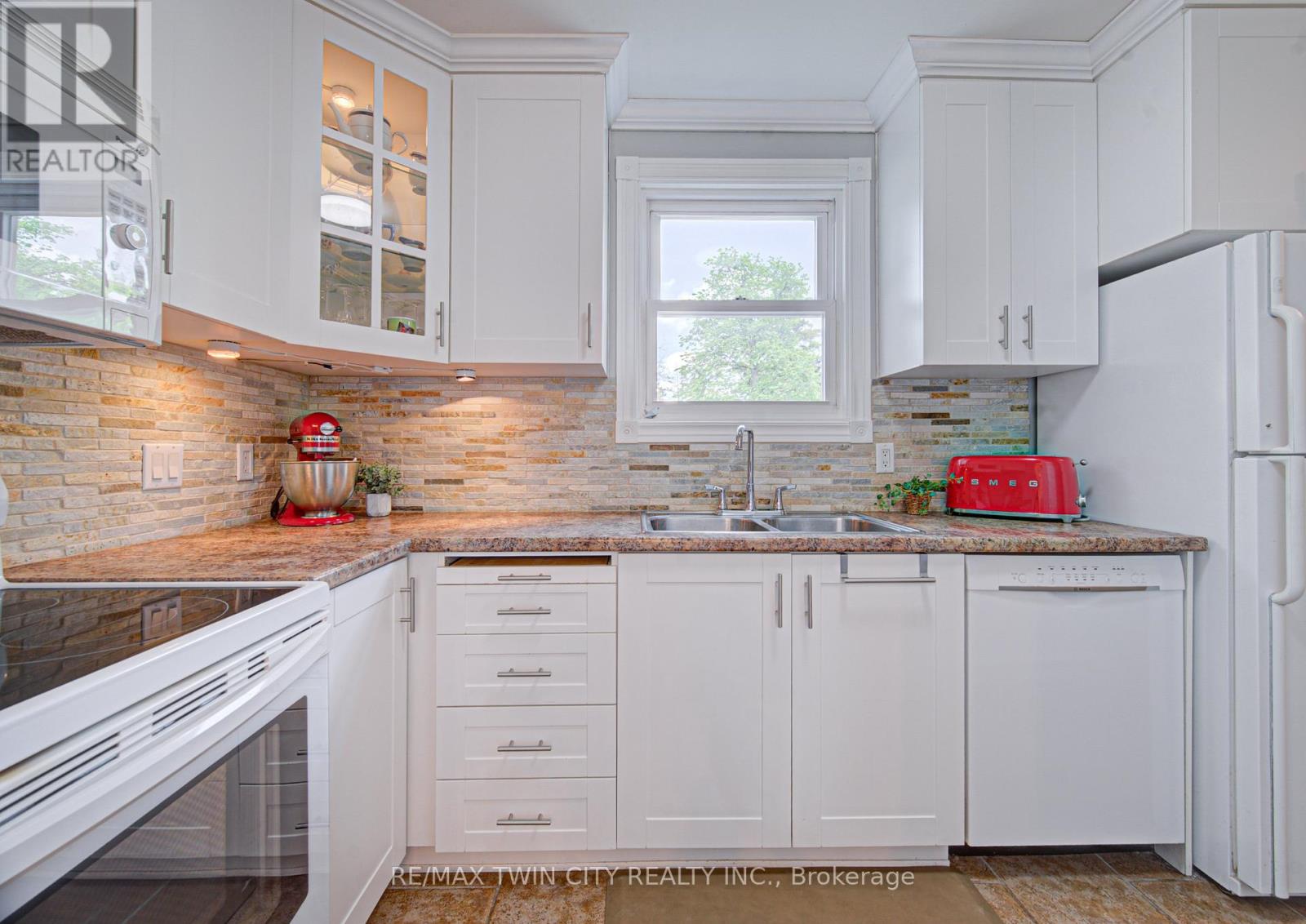 #26 175 CEDAR STREET - 5