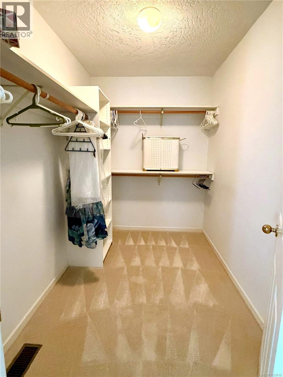 1537 Eric Rd - 11