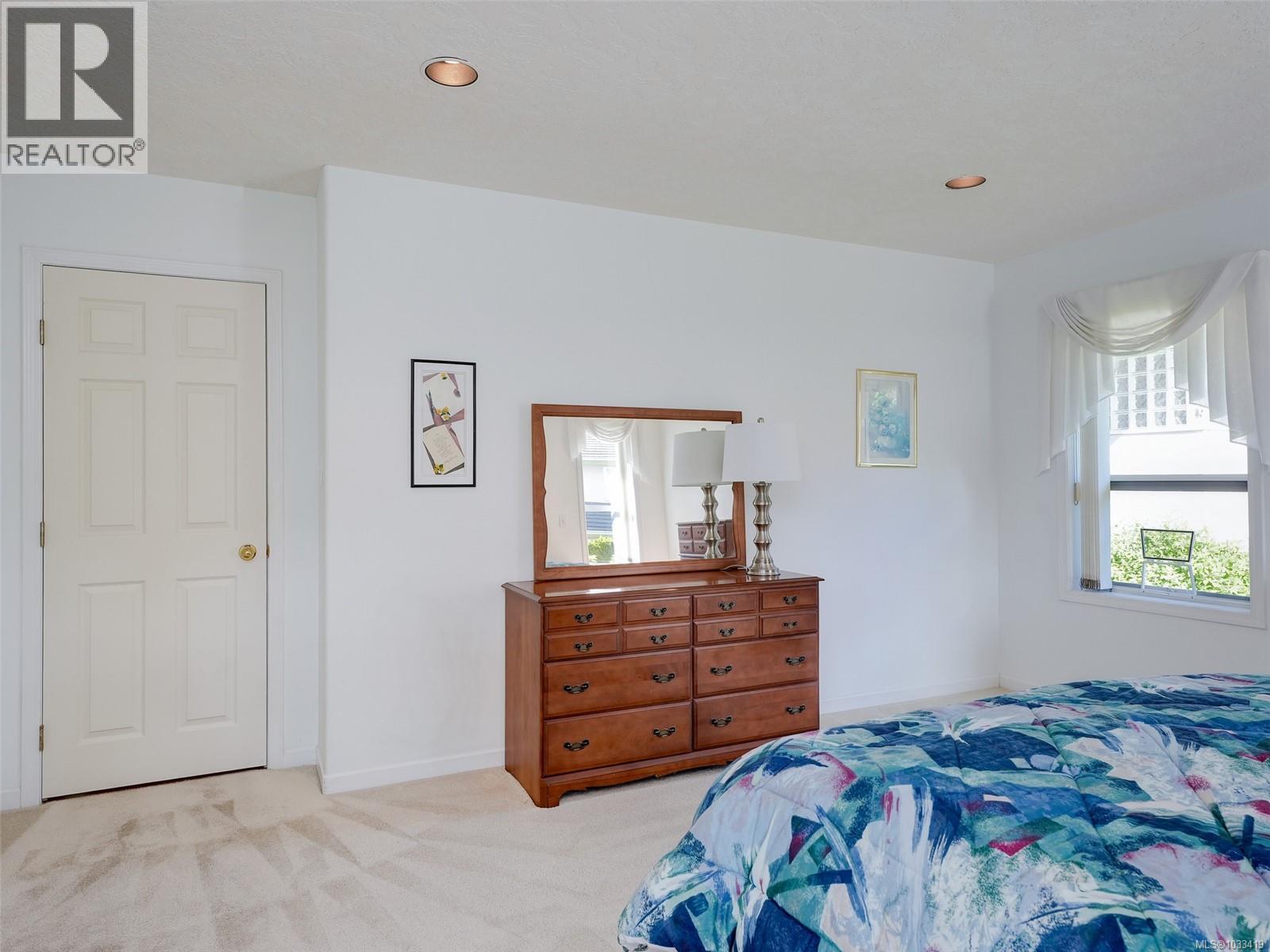1537 Eric Rd - 10