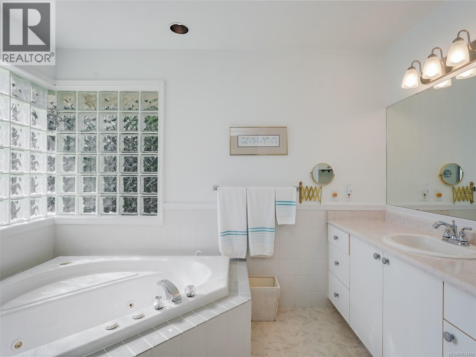 1537 Eric Rd - 12