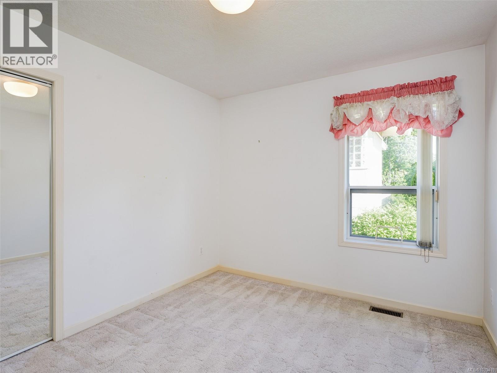 1537 Eric Rd - 16