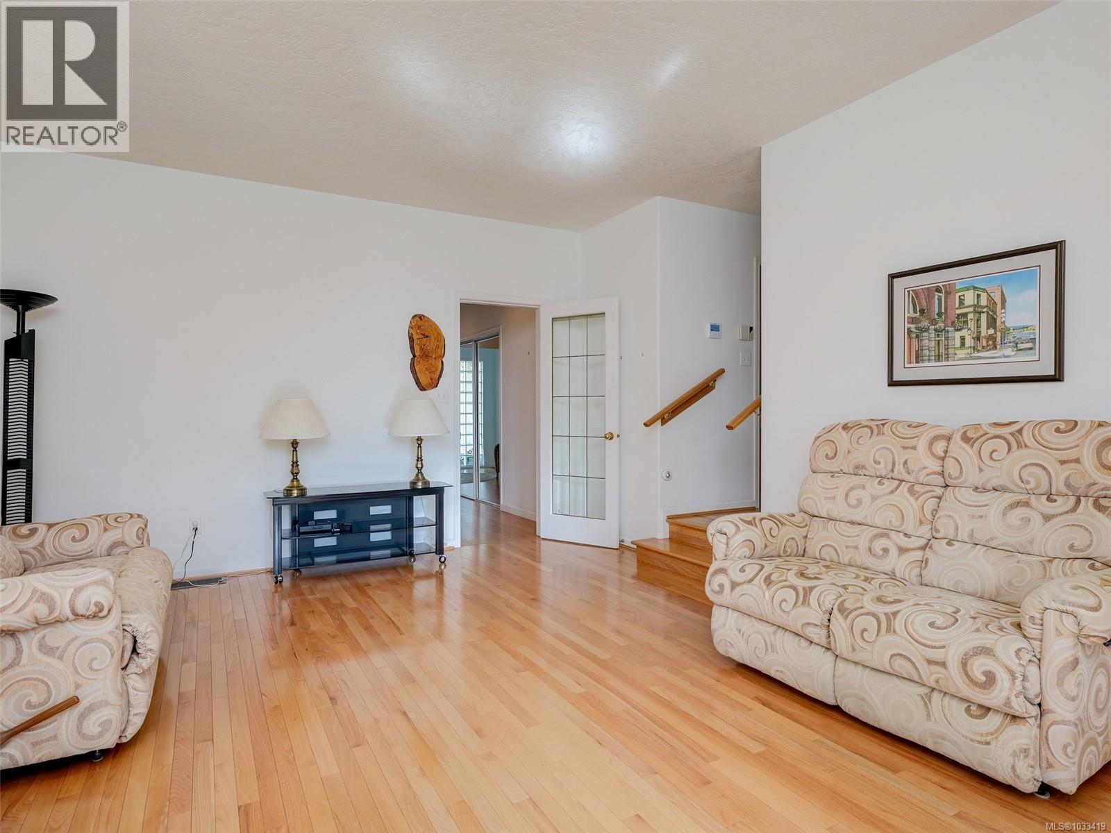 1537 Eric Rd - 19