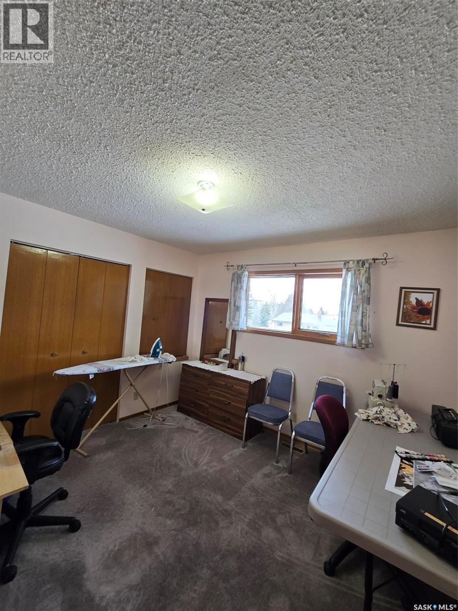 903 Assiniboia AVENUE - 30