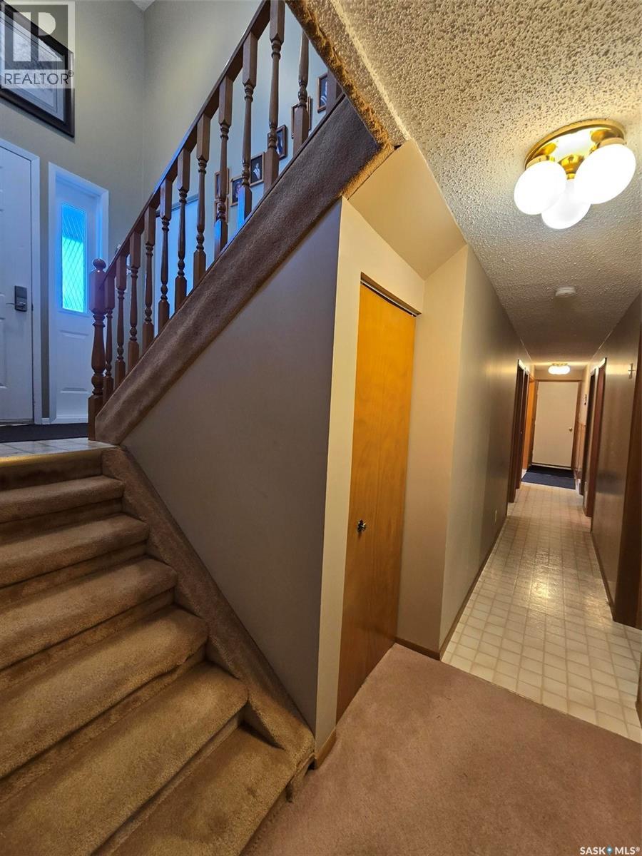 903 Assiniboia AVENUE - 32