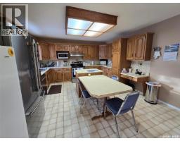 Foyer - 903 Assiniboia Avenue, Grenfell, SK S0G2B0 Photo 14