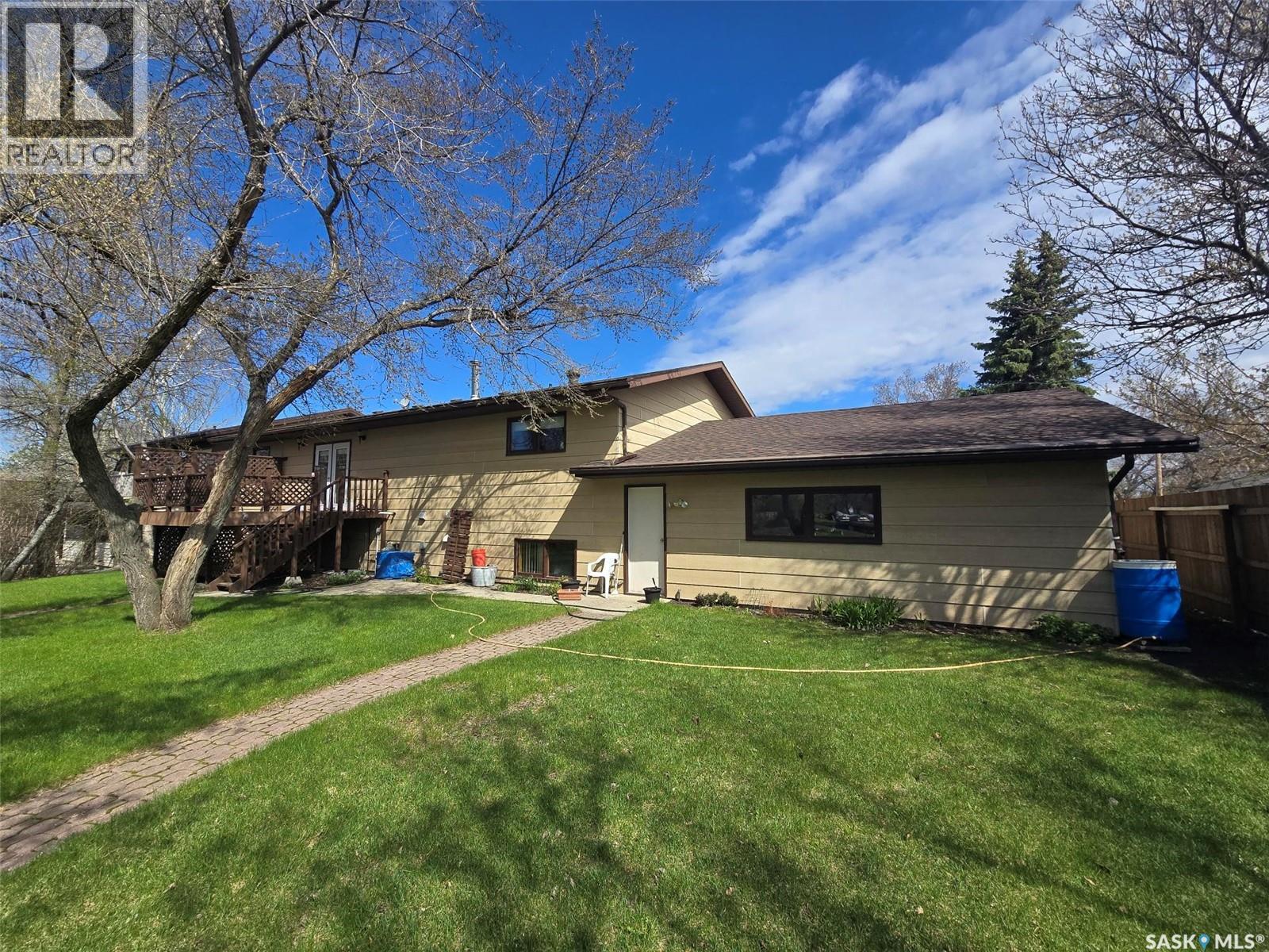 903 Assiniboia AVENUE - 3