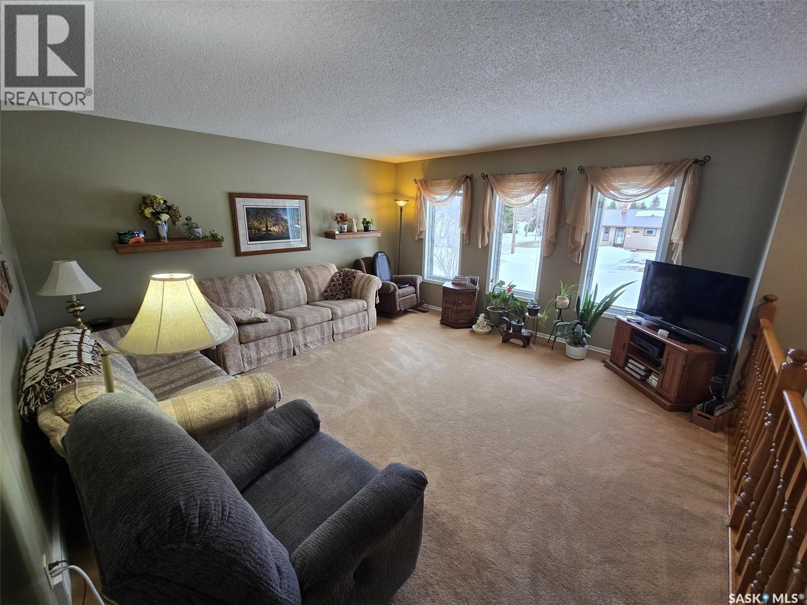 903 Assiniboia AVENUE - 7