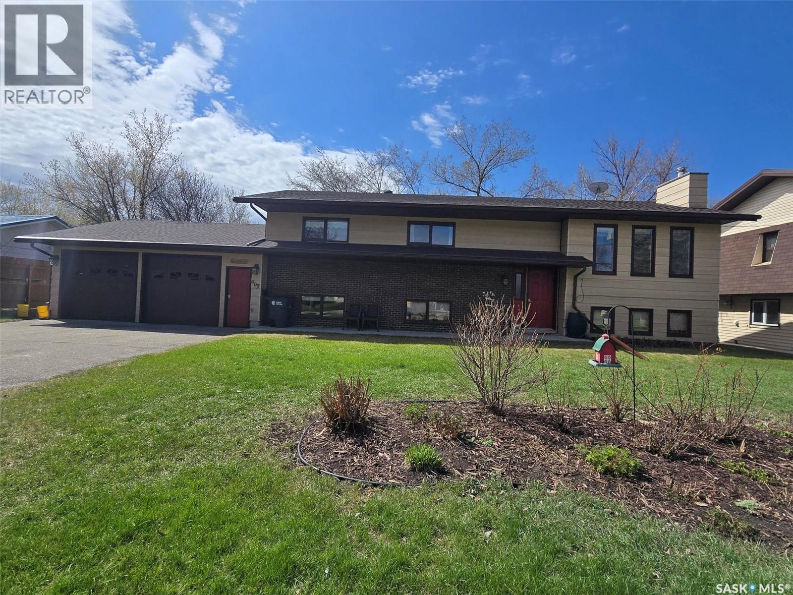903 Assiniboia AVENUE - 53