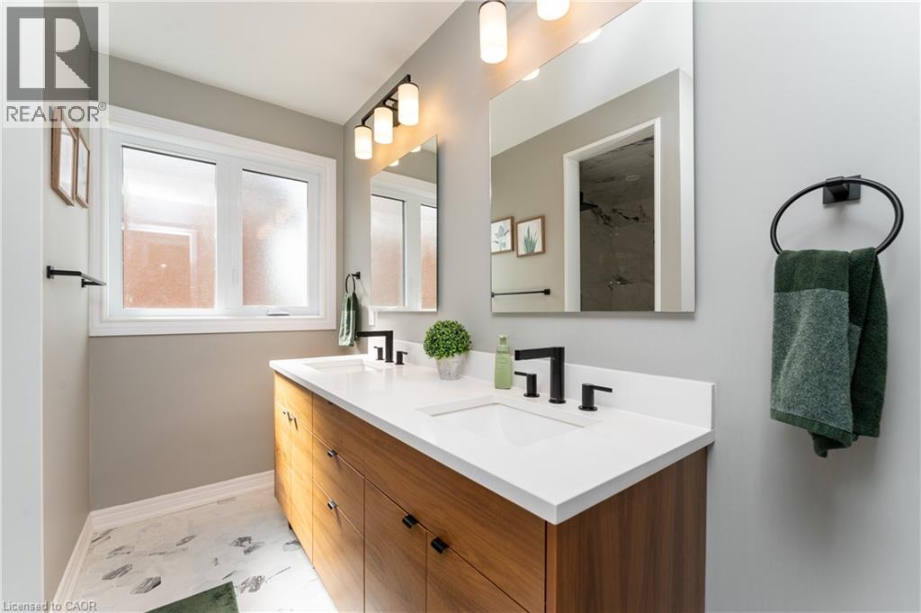 46 HARNESWORTH Crescent, Waterdown, Ontario, L0R2H6 — Photo 26