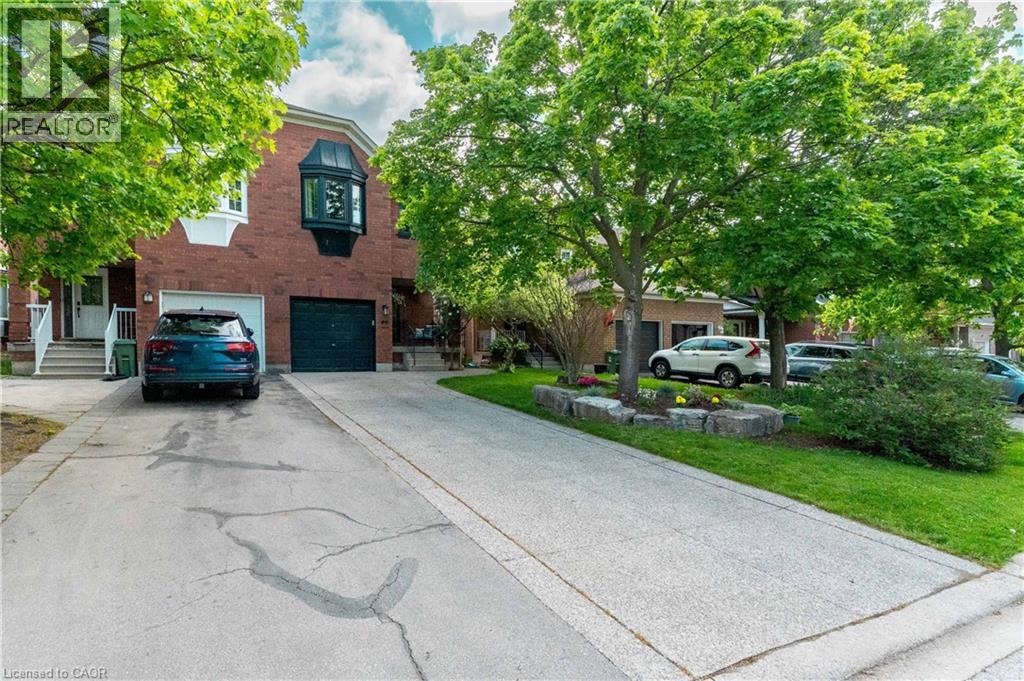 46 HARNESWORTH Crescent, Waterdown, Ontario, L0R2H6 — Photo 2