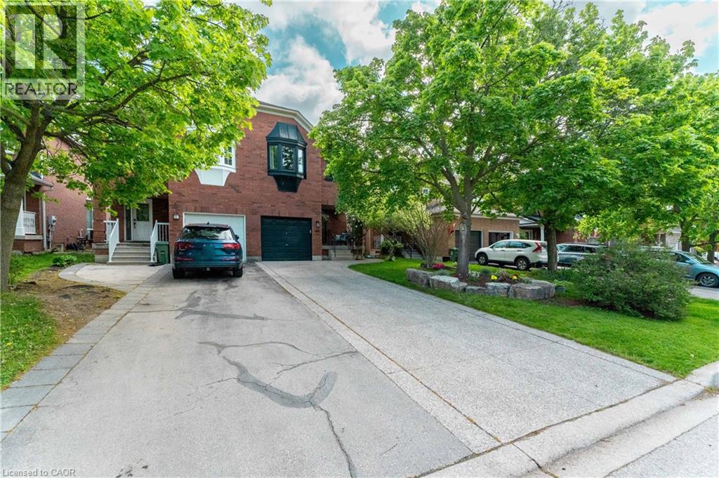 46 HARNESWORTH Crescent, Waterdown, Ontario, L0R2H6 — Photo 3