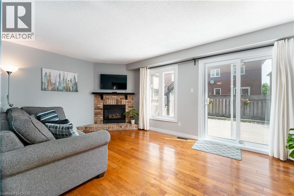 46 HARNESWORTH Crescent, Waterdown, Ontario, L0R2H6 — Photo 13