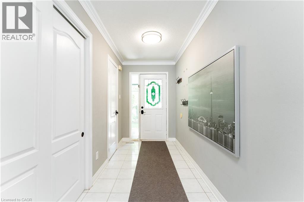 46 HARNESWORTH Crescent, Waterdown, Ontario, L0R2H6 — Photo 8