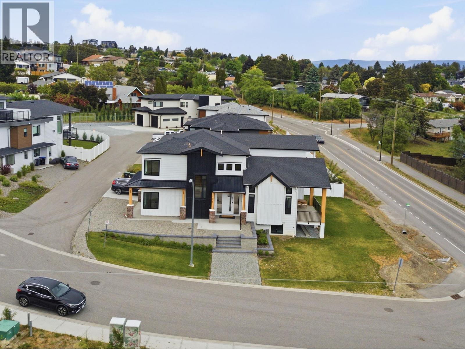 1032 Oak Barrel Lane, West Kelowna