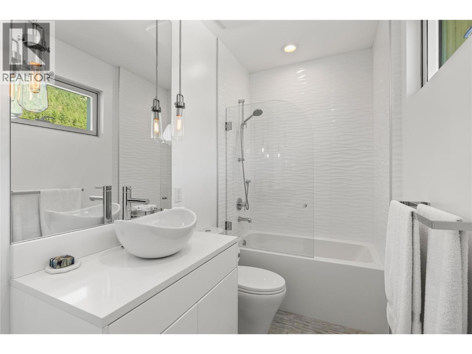 18451 Crystal Waters Road Unit# 8, Lake Country