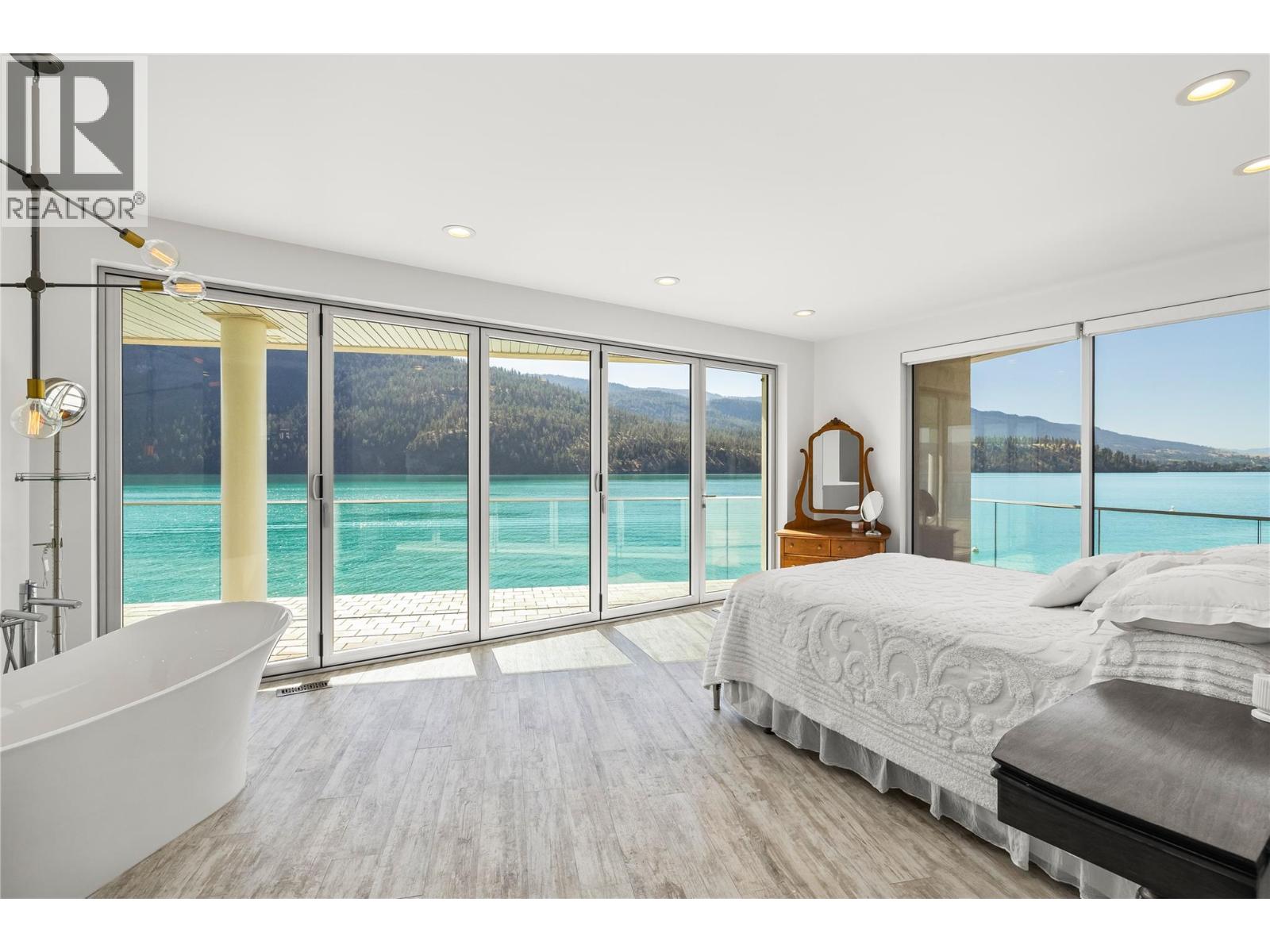 18451 Crystal Waters Road Unit# 8, Lake Country