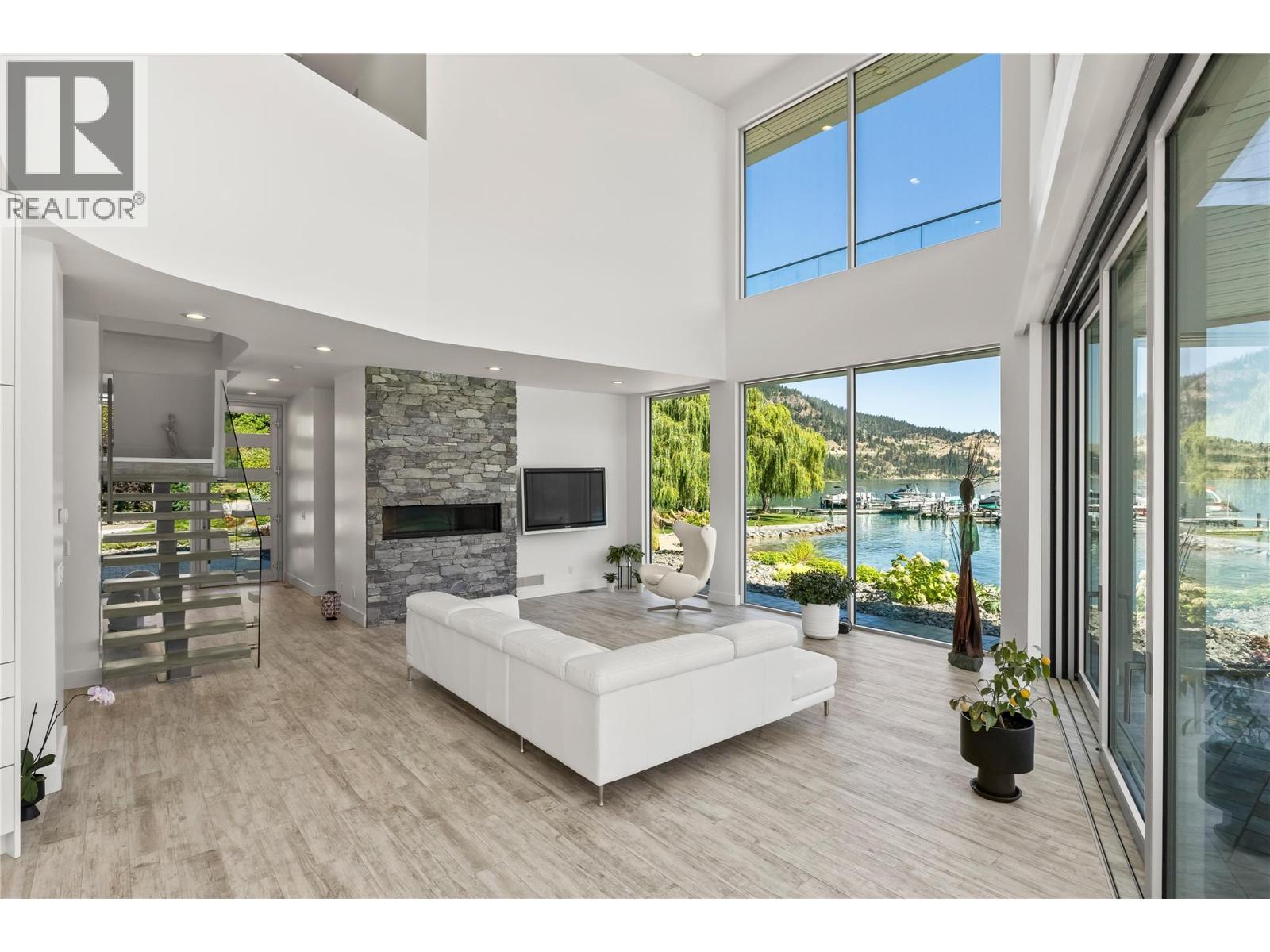 18451 Crystal Waters Road Unit# 8, Lake Country