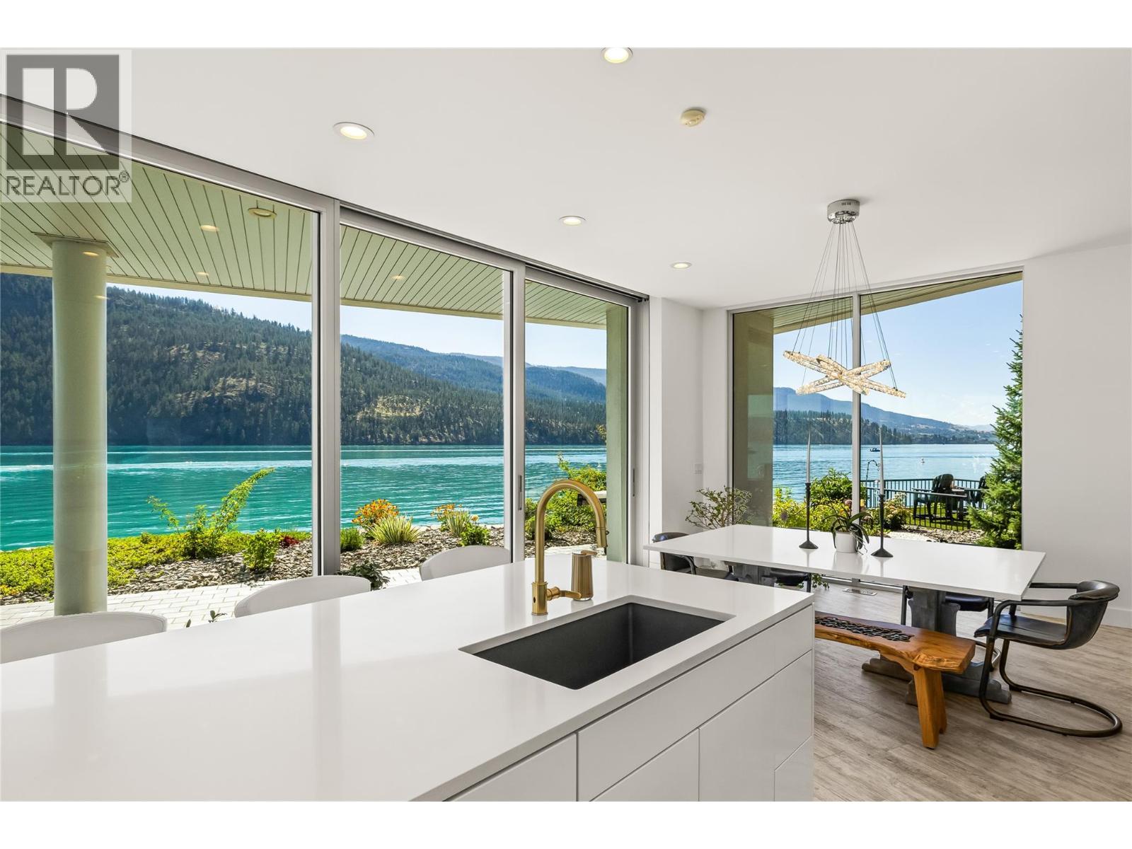 18451 Crystal Waters Road Unit# 8, Lake Country
