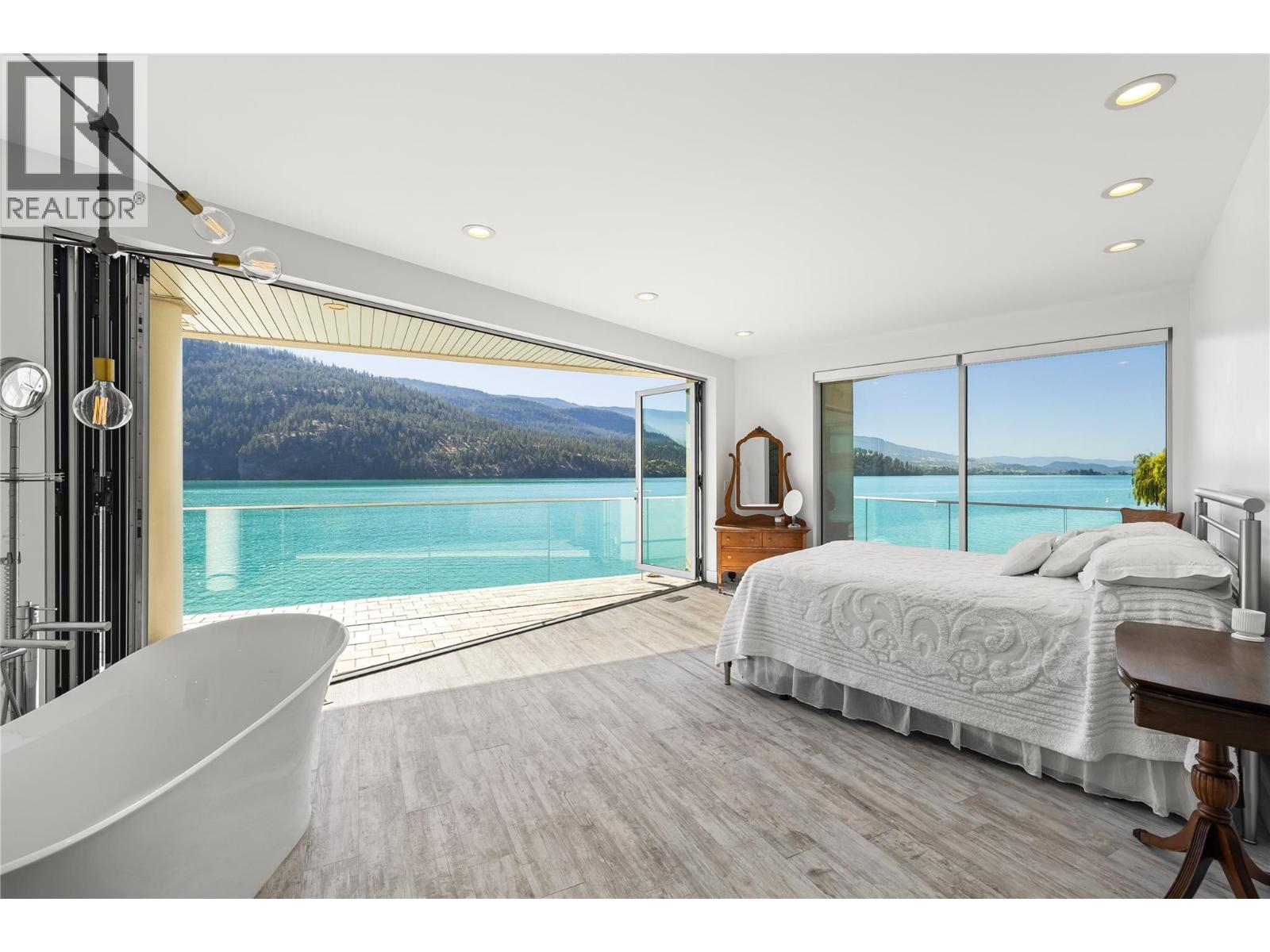 18451 Crystal Waters Road Unit# 8, Lake Country
