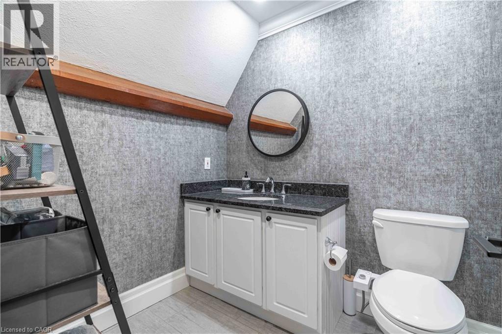 #205 21 RICHMOND Street - 23