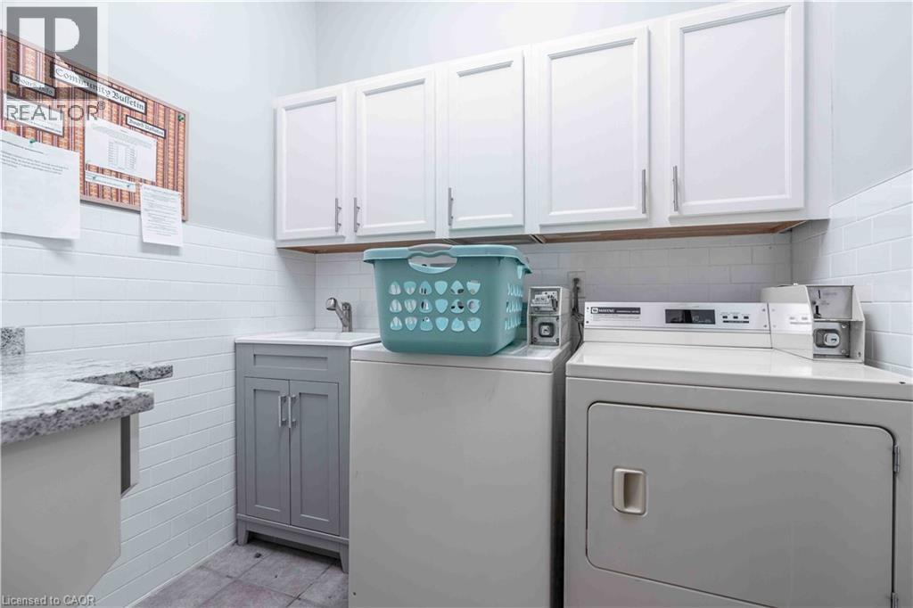 #205 21 RICHMOND Street - 35