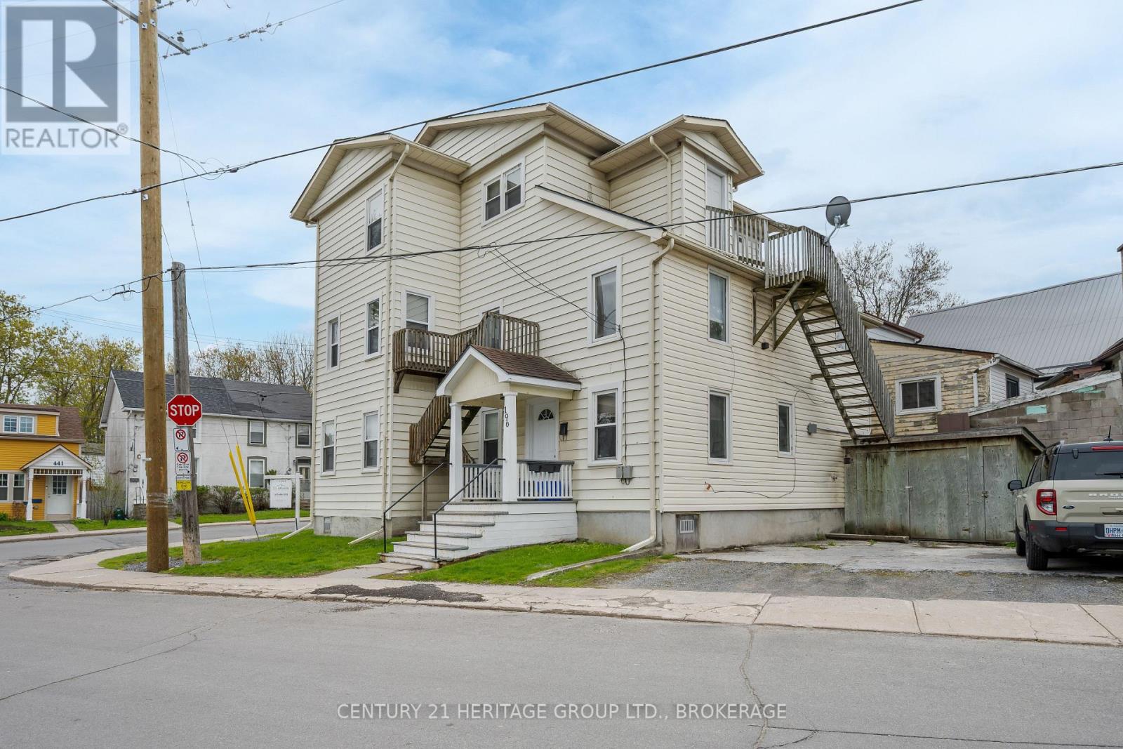 432 BARRIE STREET - 2