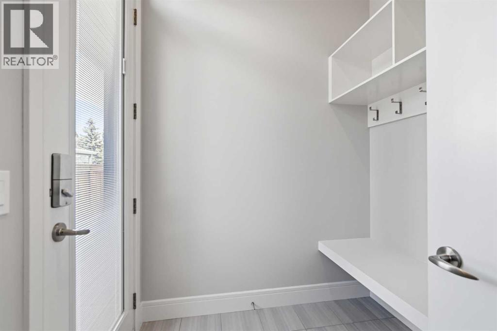 2052 46 Avenue SW - 21