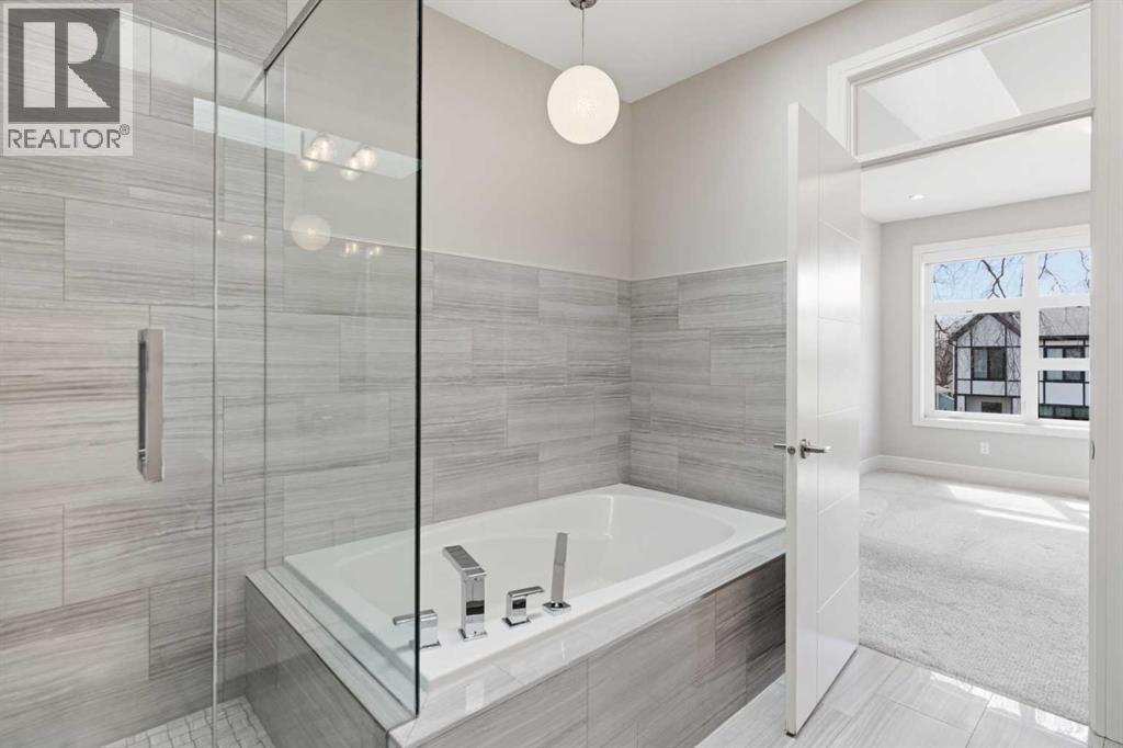 2052 46 Avenue SW - 33