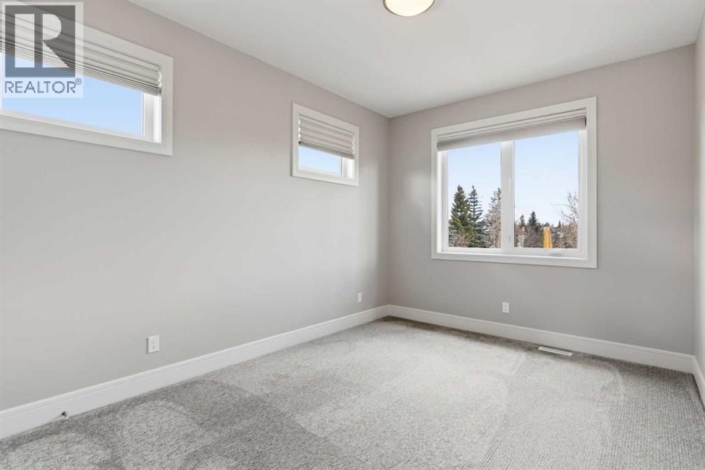 2052 46 Avenue SW - 23