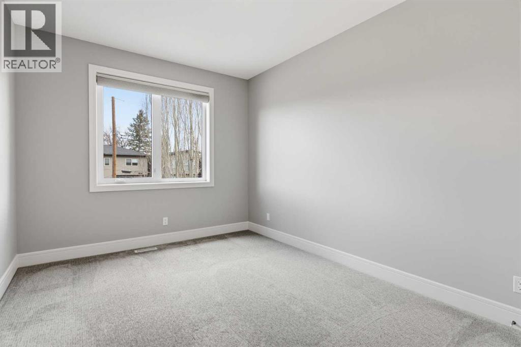2052 46 Avenue SW - 24