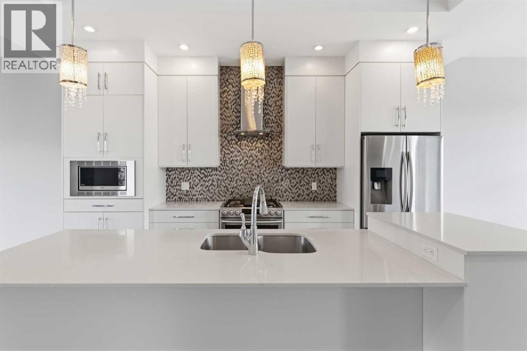 2052 46 Avenue SW - 9
