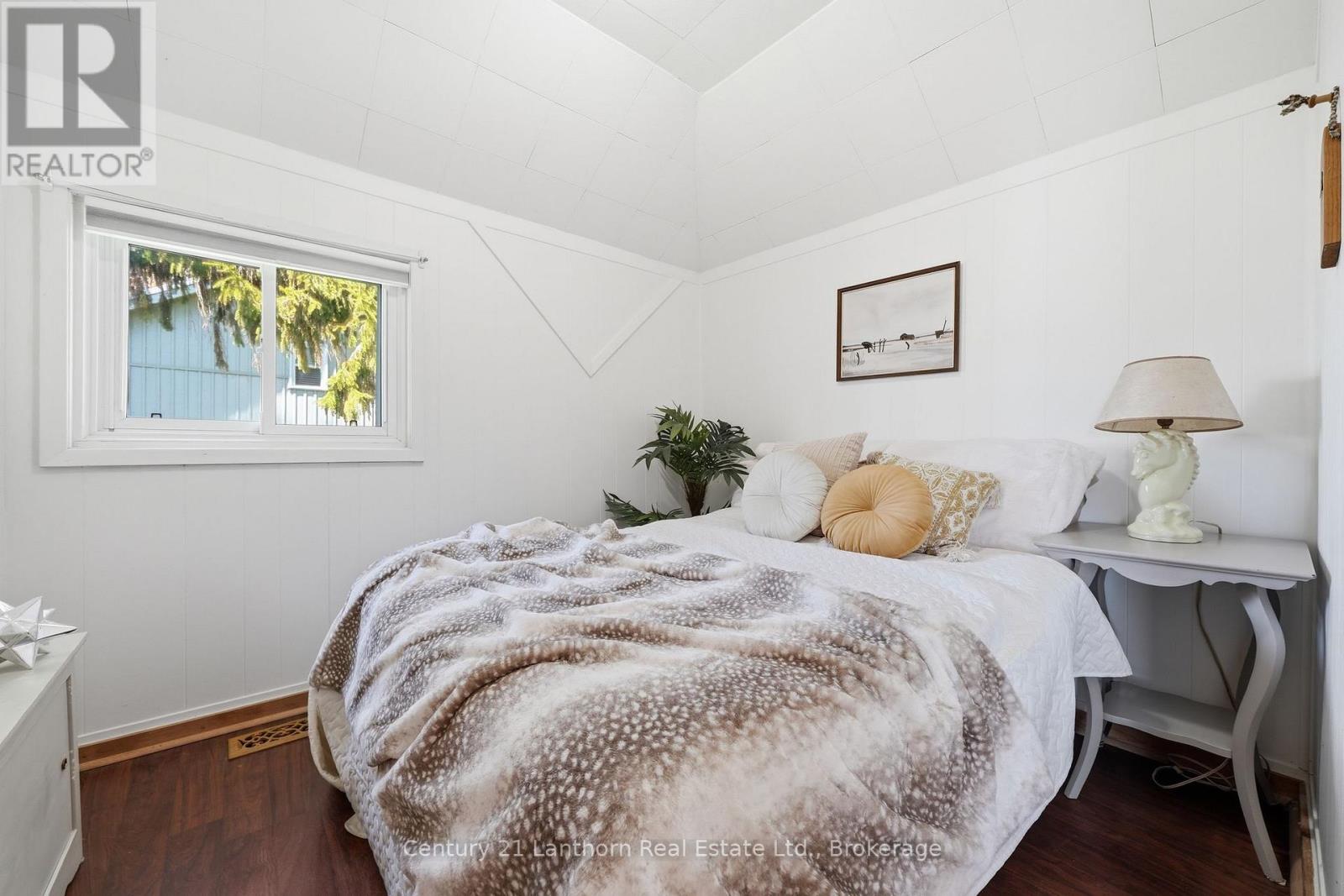 1051 LAKESIDE DRIVE - 12