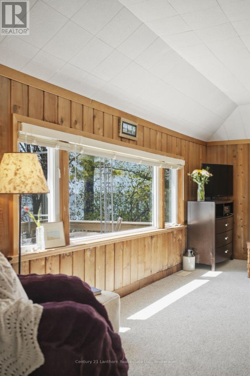 1051 LAKESIDE DRIVE - 6