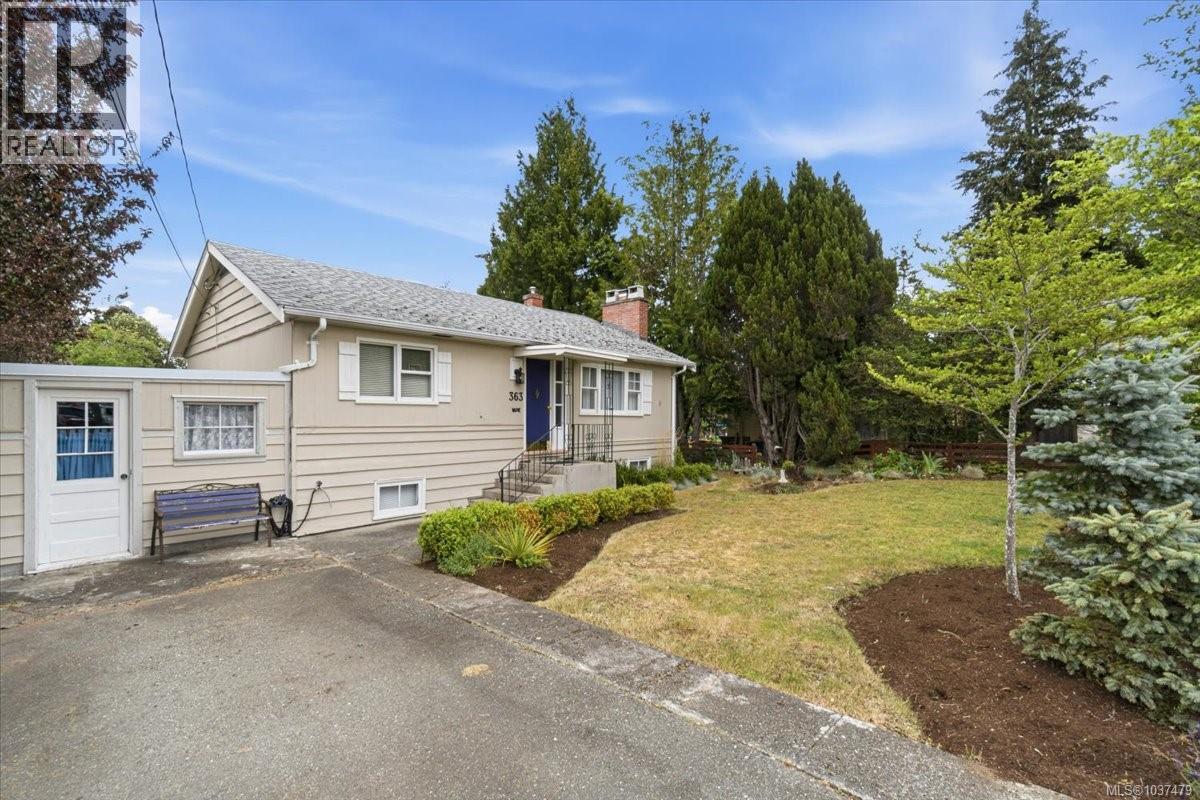 363 Pioneer Cres - 1