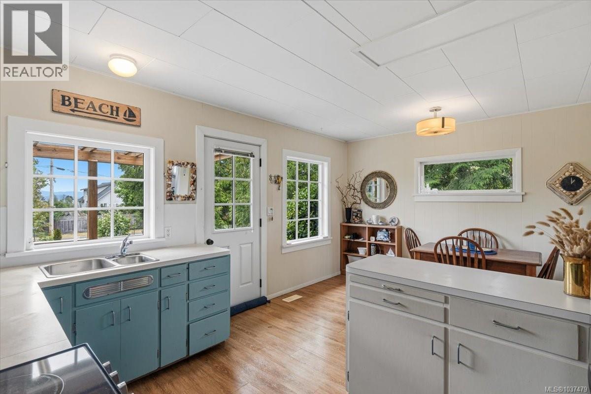 363 Pioneer Cres - 2