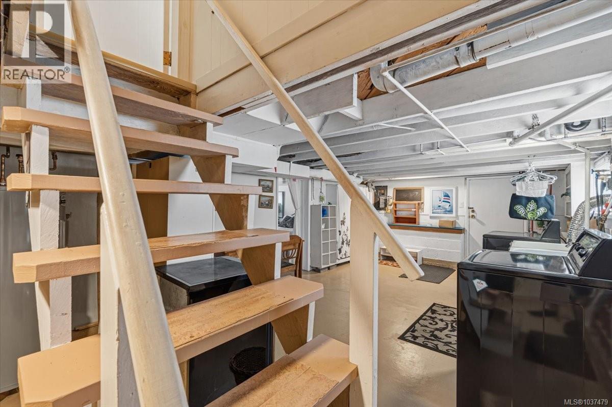 363 Pioneer Cres - 31