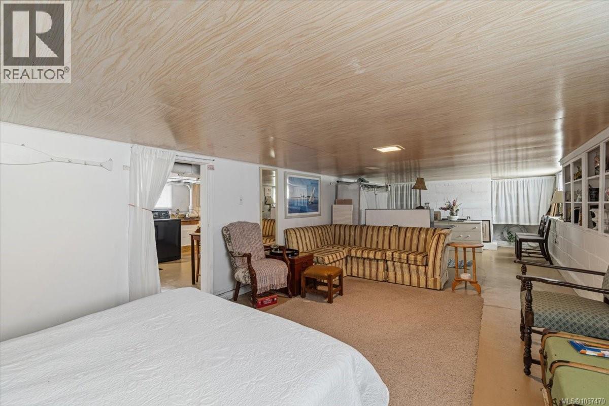 363 Pioneer Cres - 33
