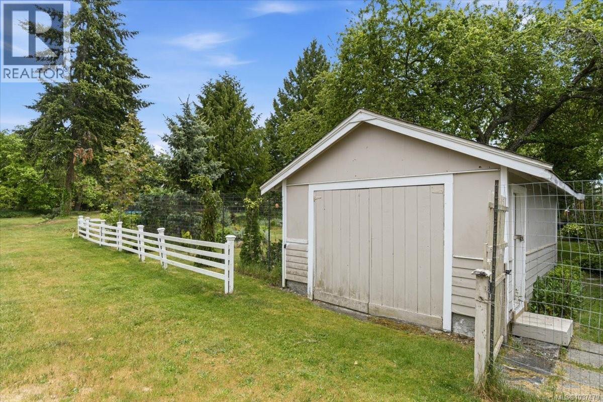 363 Pioneer Cres - 35