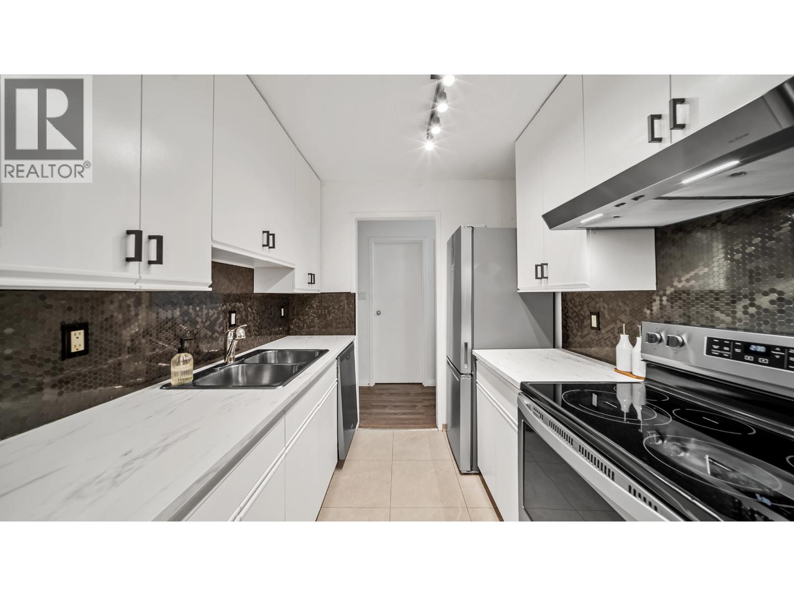 214 5340 HASTINGS STREET, Burnaby