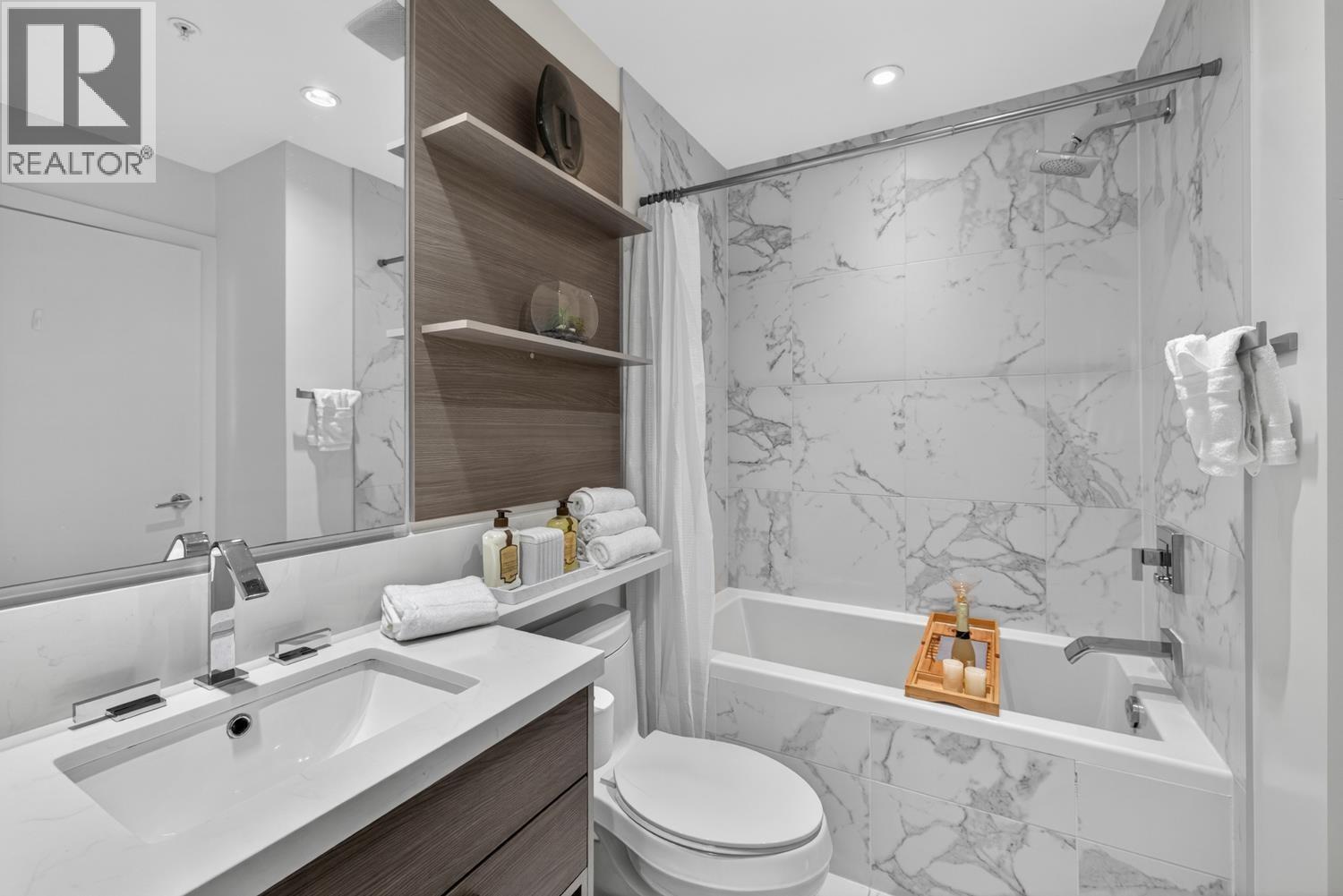 306 1628 W 4TH AVENUE, Vancouver