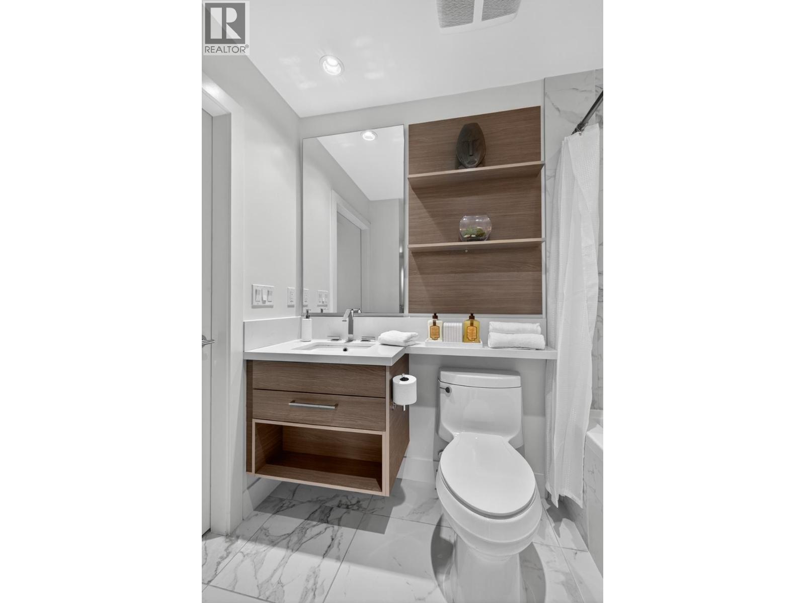 306 1628 W 4TH AVENUE, Vancouver