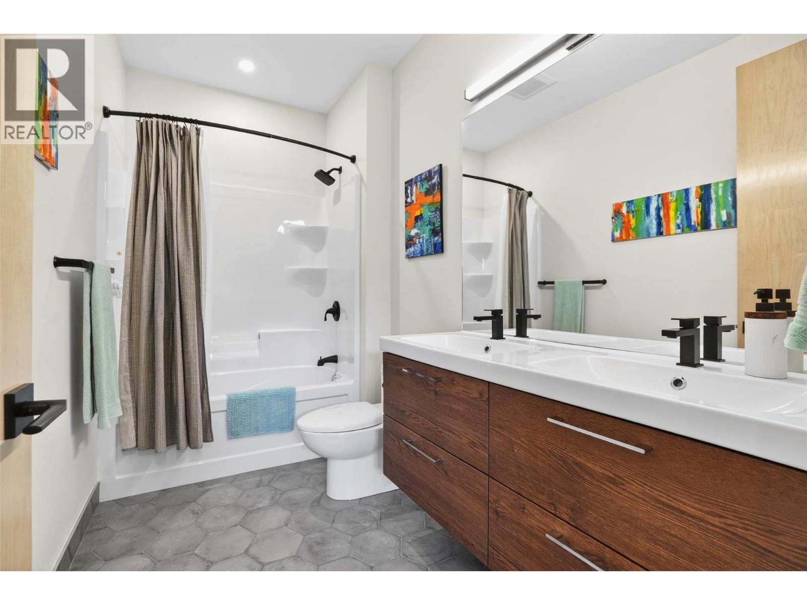9 Pine Street Unit# 9, Nelson