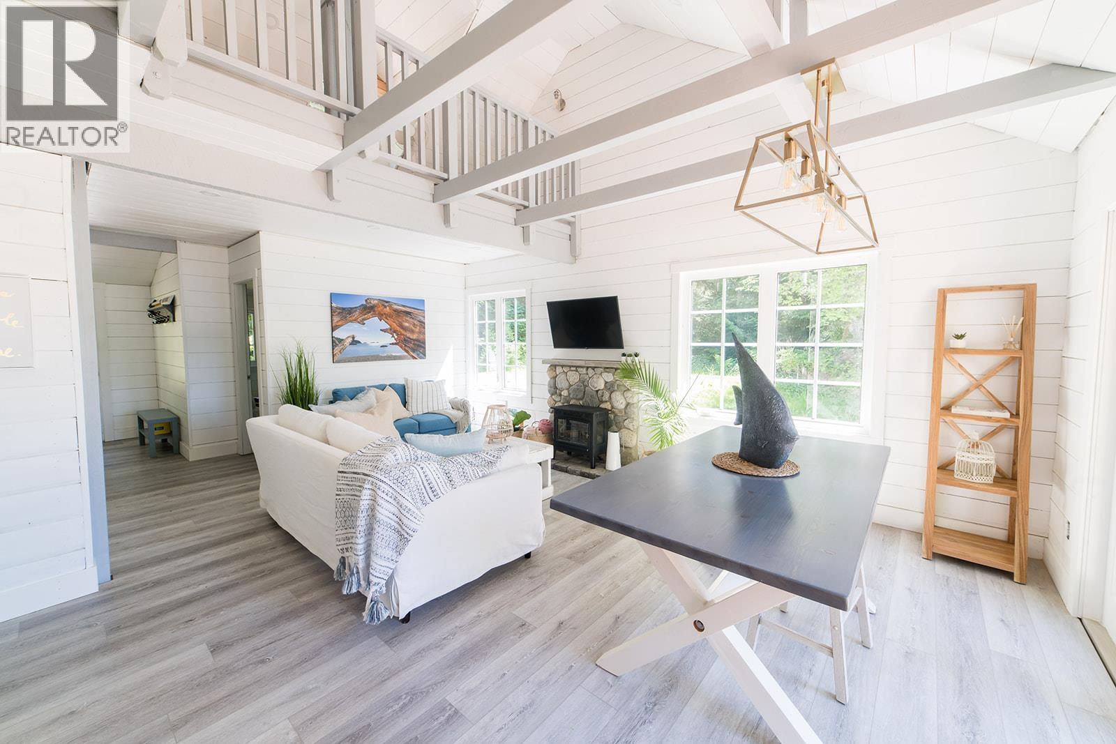 6129 SECHELT INLET ROAD, Sechelt