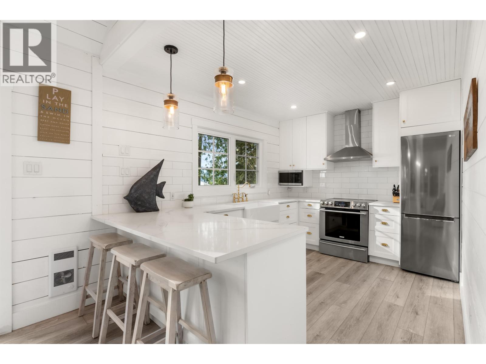 6129 SECHELT INLET ROAD, Sechelt
