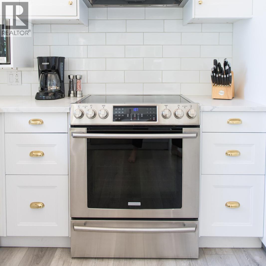 6129 SECHELT INLET ROAD, Sechelt