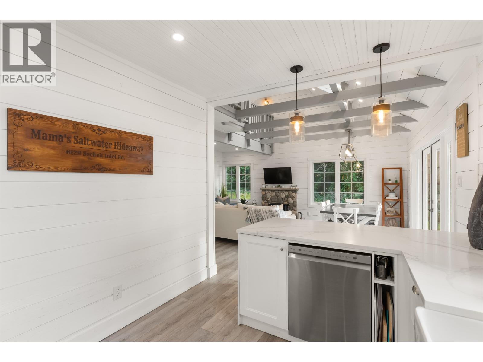 6129 SECHELT INLET ROAD, Sechelt