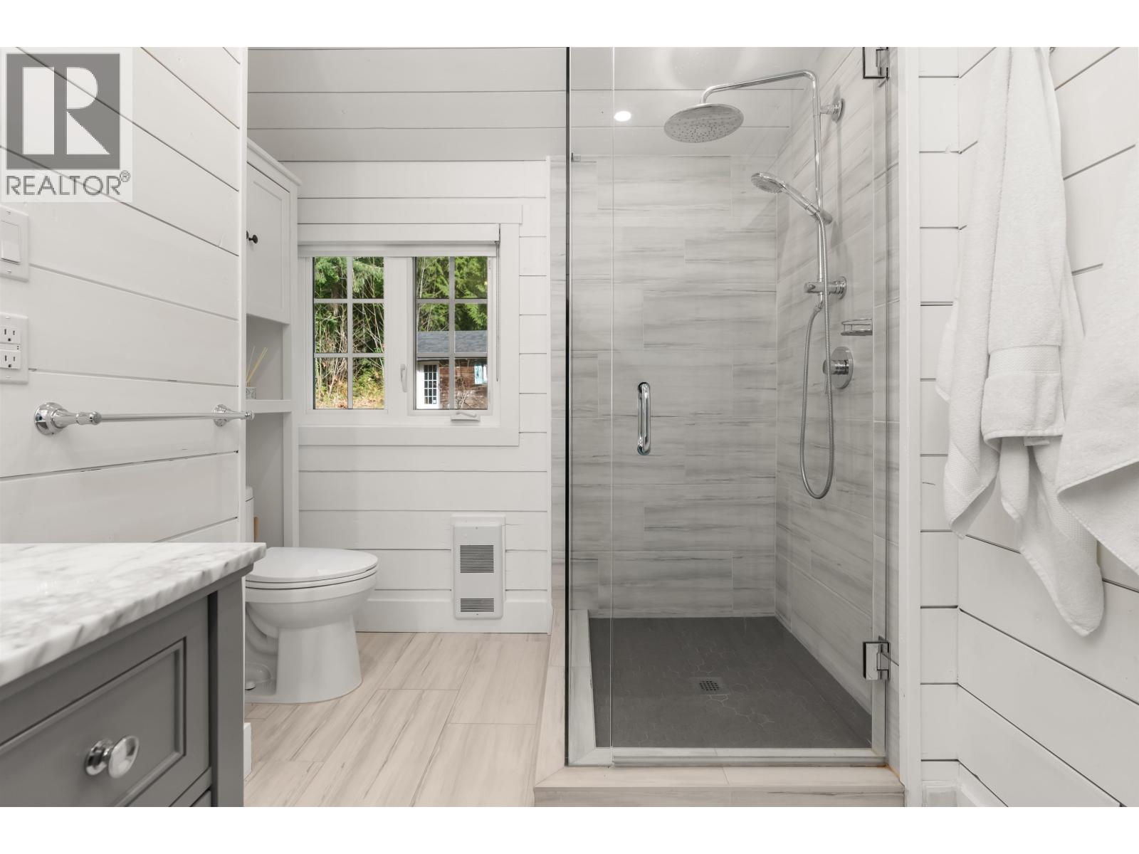 6129 SECHELT INLET ROAD, Sechelt
