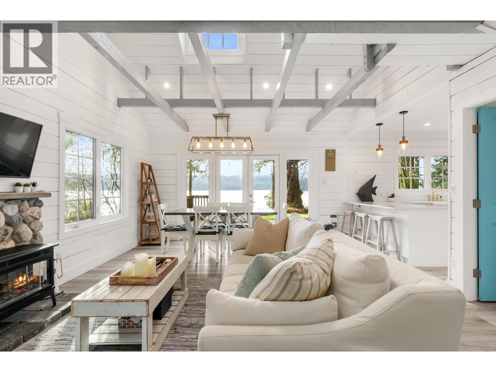 6129 SECHELT INLET ROAD, Sechelt